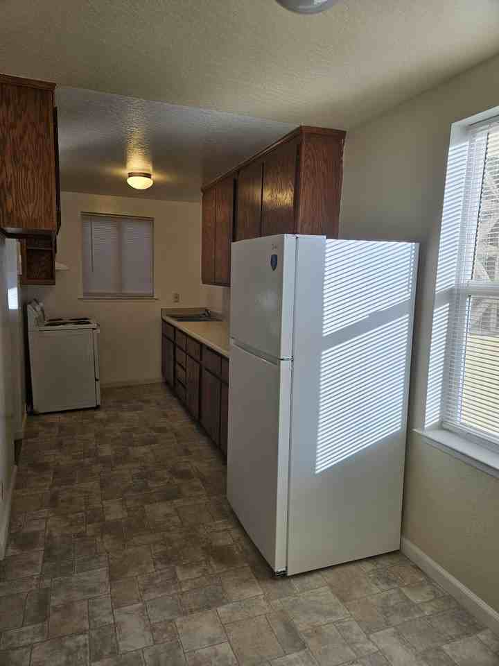 142 South Washington Street - Photo 3 of 5