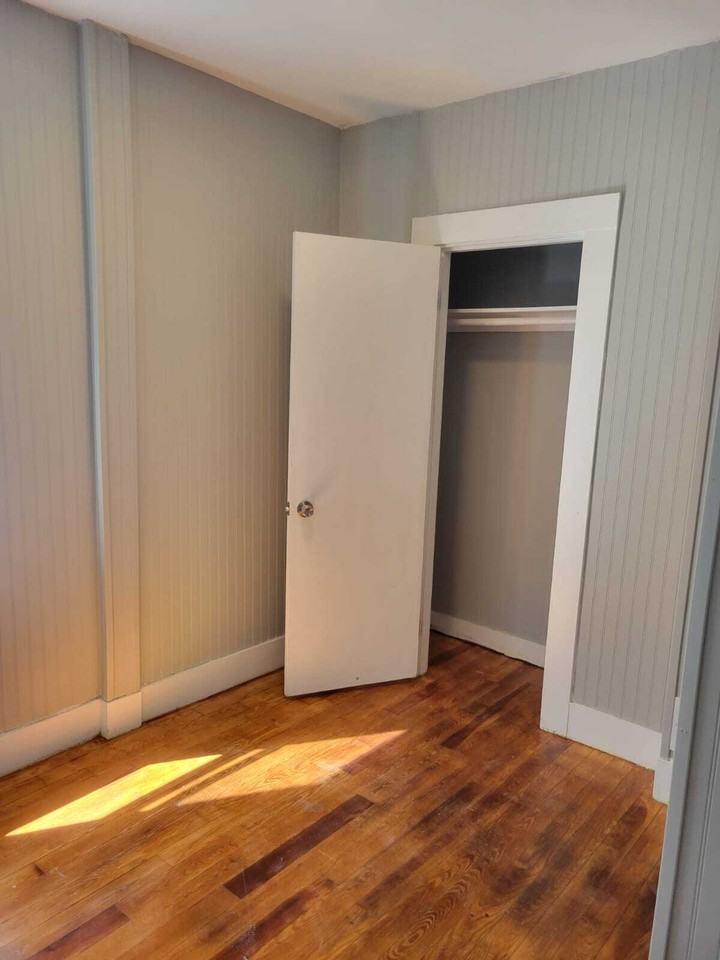 427 Hanover Street - Photo 7 of 10