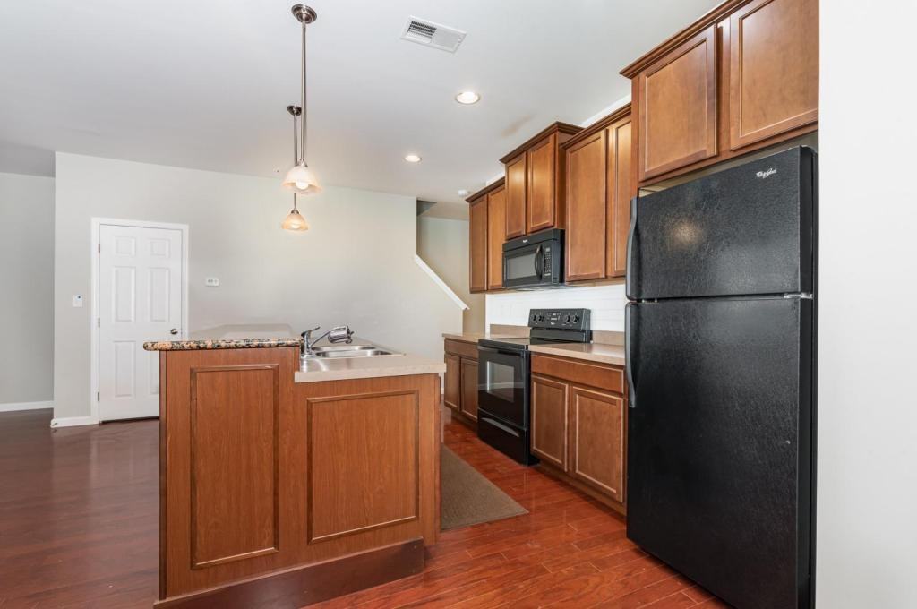 3029 Meridian Cmns Unit H - Photo 3 of 17