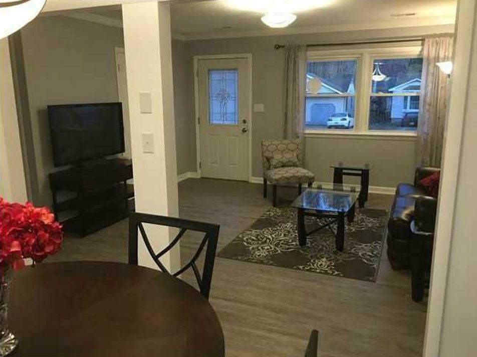 218 Collins Dr - Photo 3 of 5