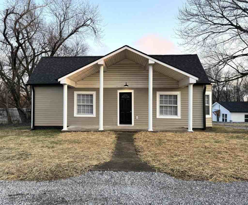 8510 Three Points Rd - Photo 3 of 21