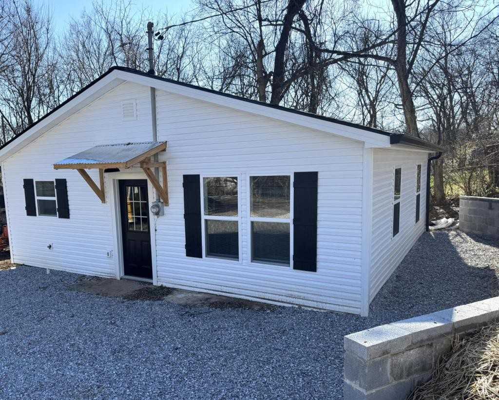 8510B Three Points Rd - Photo 3 of 17