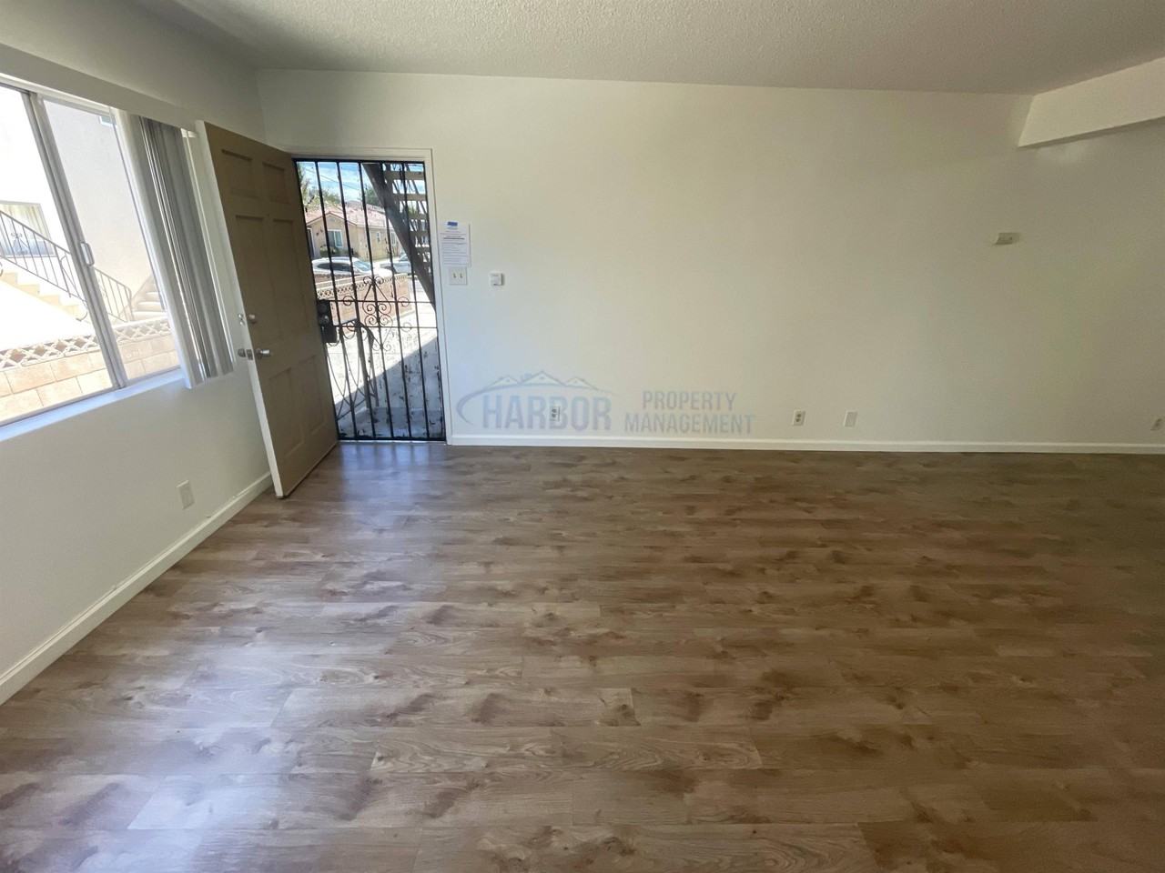 1158 W 22nd St - Photo 3 of 21