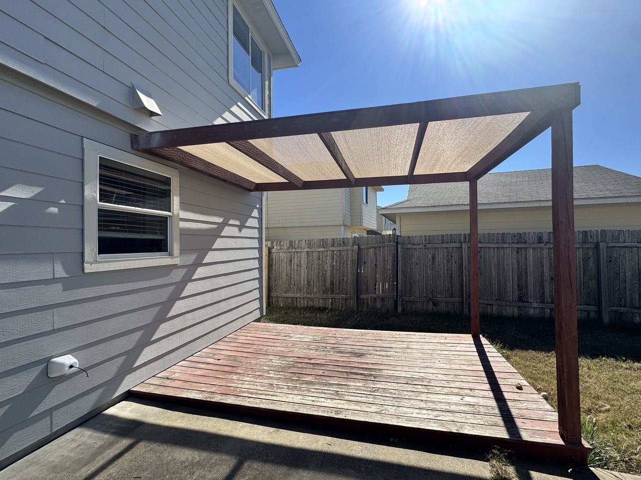 2712 Fairview Dr - Photo 2 of 24