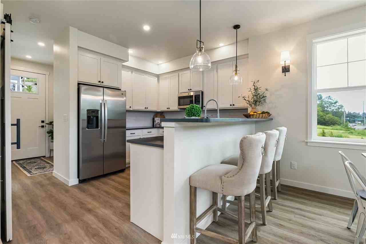 3228 E Sunset Dr - Photo 2 of 17