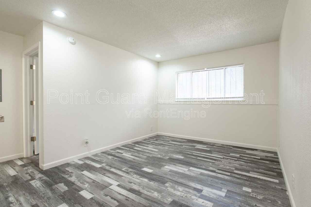 2816 N Amidon Ave #2 - Photo 2 of 38