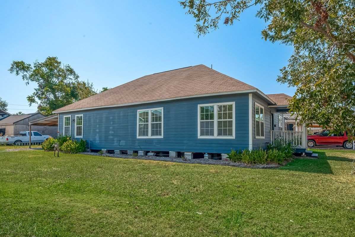 1202 4th St - Photo 2 of 25