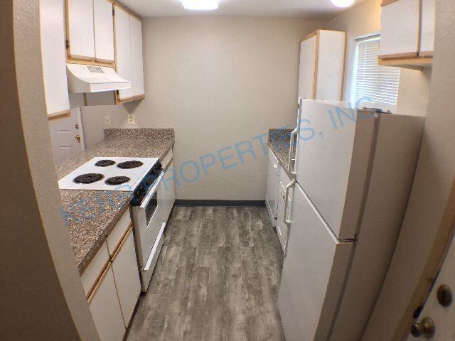 2219 Se Reedway St - Photo 4 of 15