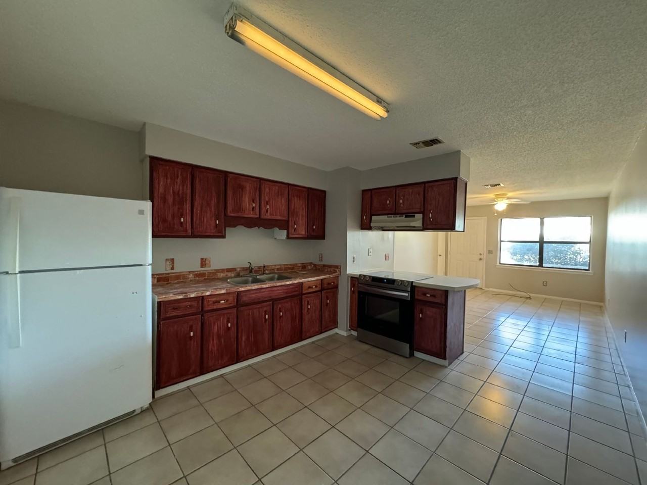 2716 Banyan St #B - Photo 2 of 9