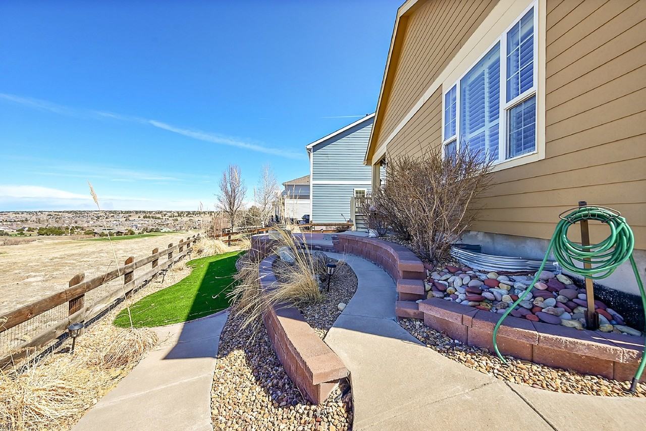 11637 Blackmoor St - Photo 2 of 25