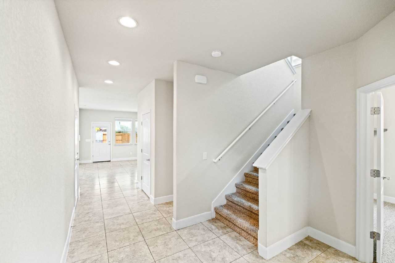 12815 Waterlily Way - Photo 4 of 50