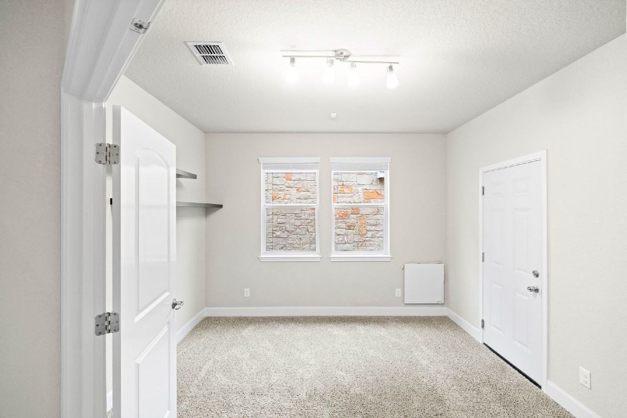 12815 Waterlily Way - Photo 5 of 50