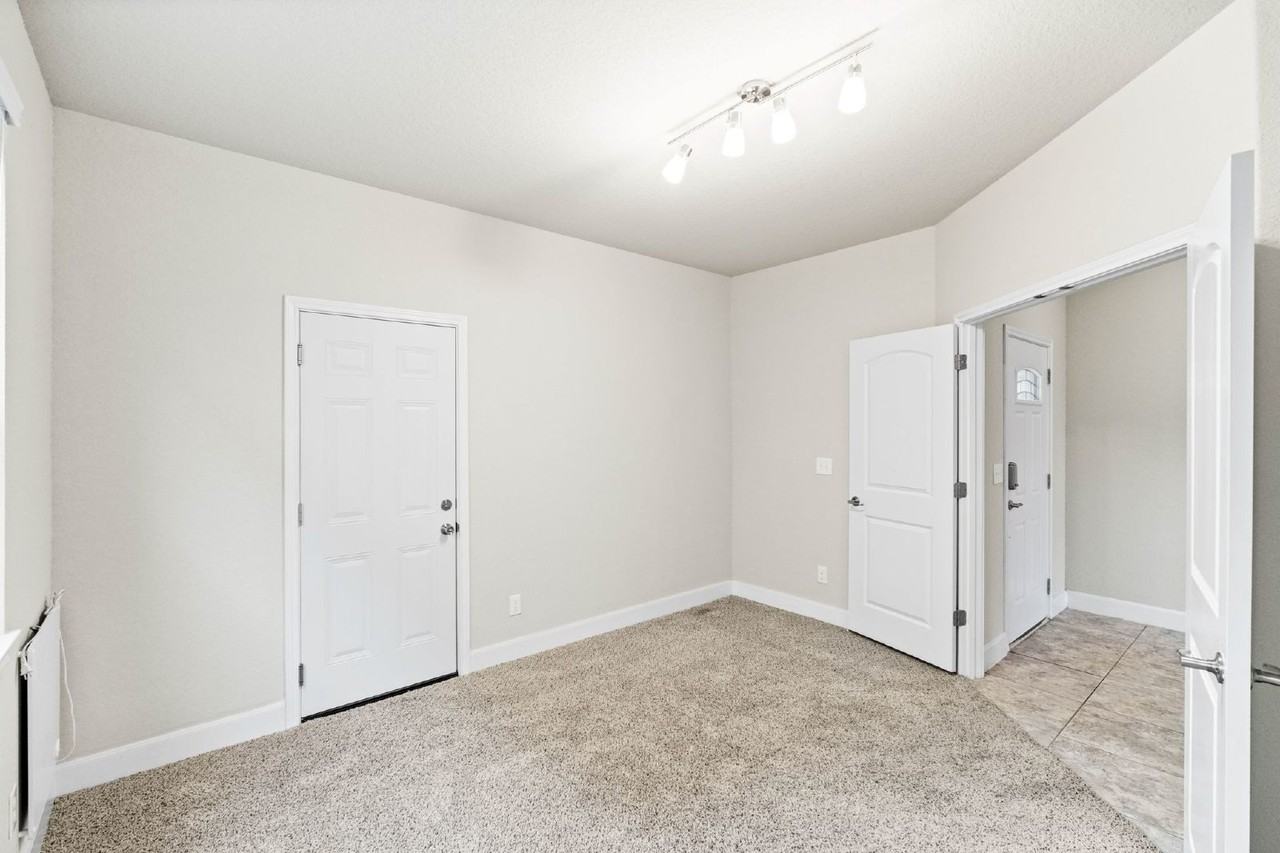 12815 Waterlily Way - Photo 7 of 50