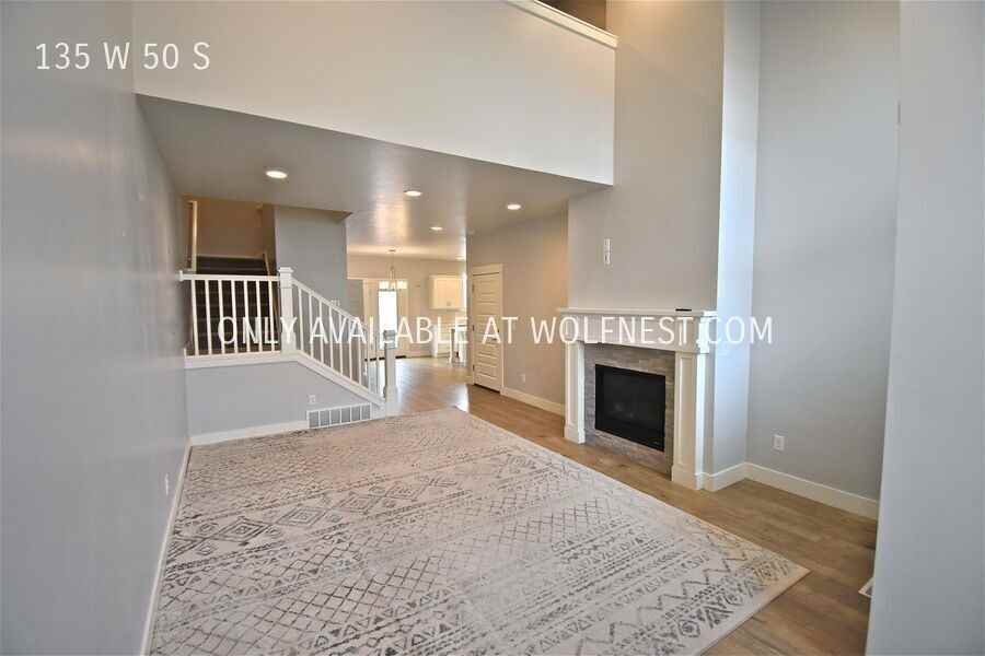 135 W 50 S - Photo 2 of 40