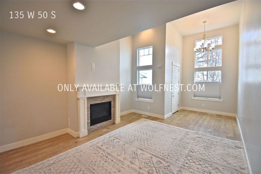 135 W 50 S - Photo 3 of 40