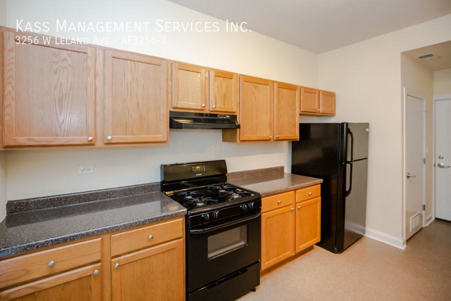 3256 W Leland Ave - Photo 3 of 12