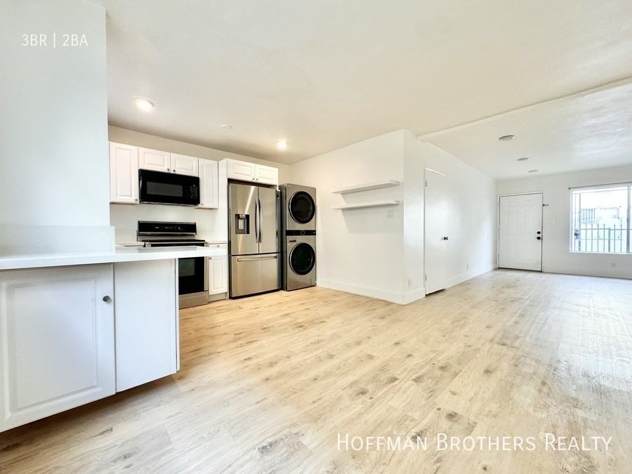 2053 S Corning St #2 - Photo 3 of 14