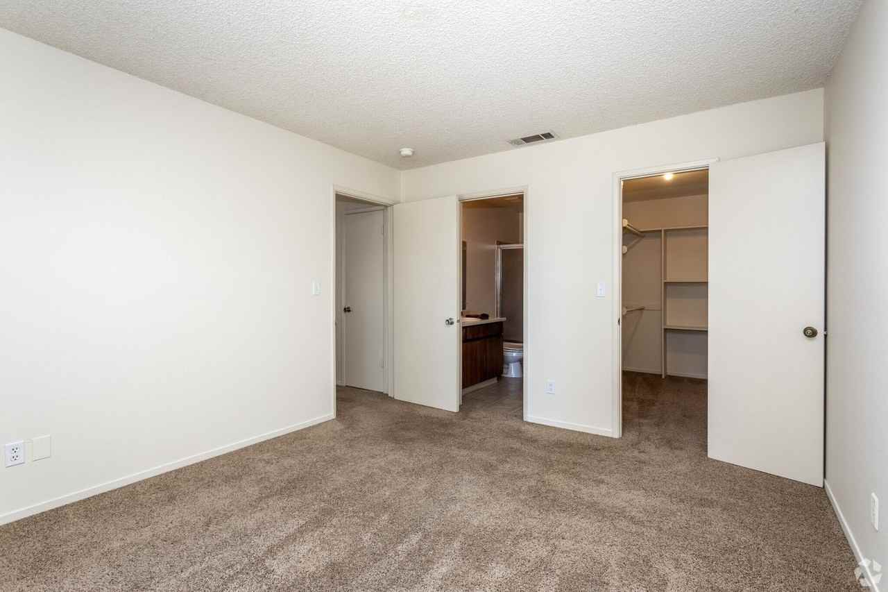 BRIARWOOD APTS - Photo 6 of 16