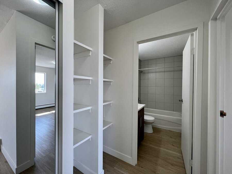 2702 Lake Forest Dr - Photo 3 of 4