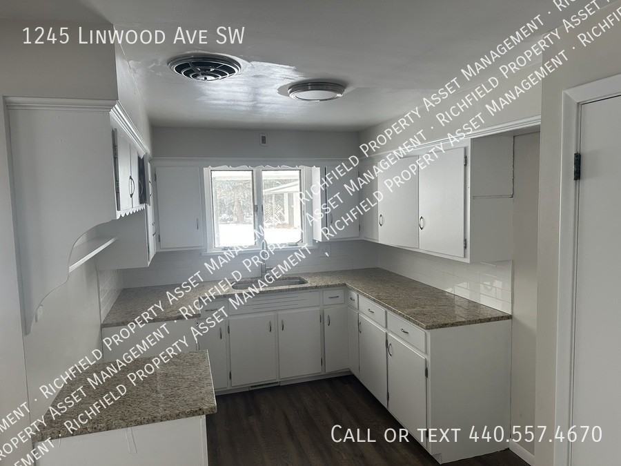 1245 Linwood Ave Sw - Photo 3 of 7