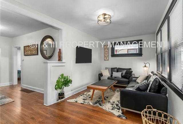 2532 Charlotte St - Photo 2 of 25