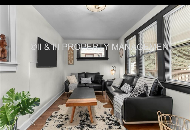 2532 Charlotte St - Photo 3 of 25