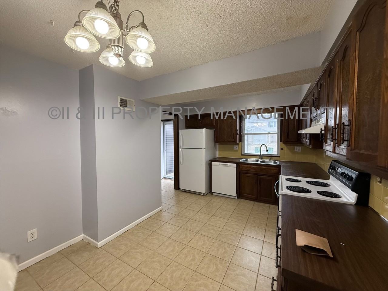 7820 W 61st Ter - Photo 3 of 36