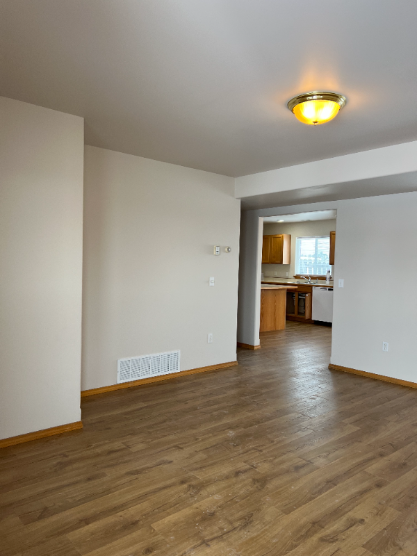 1993 Greatview Dr - Photo 5 of 9