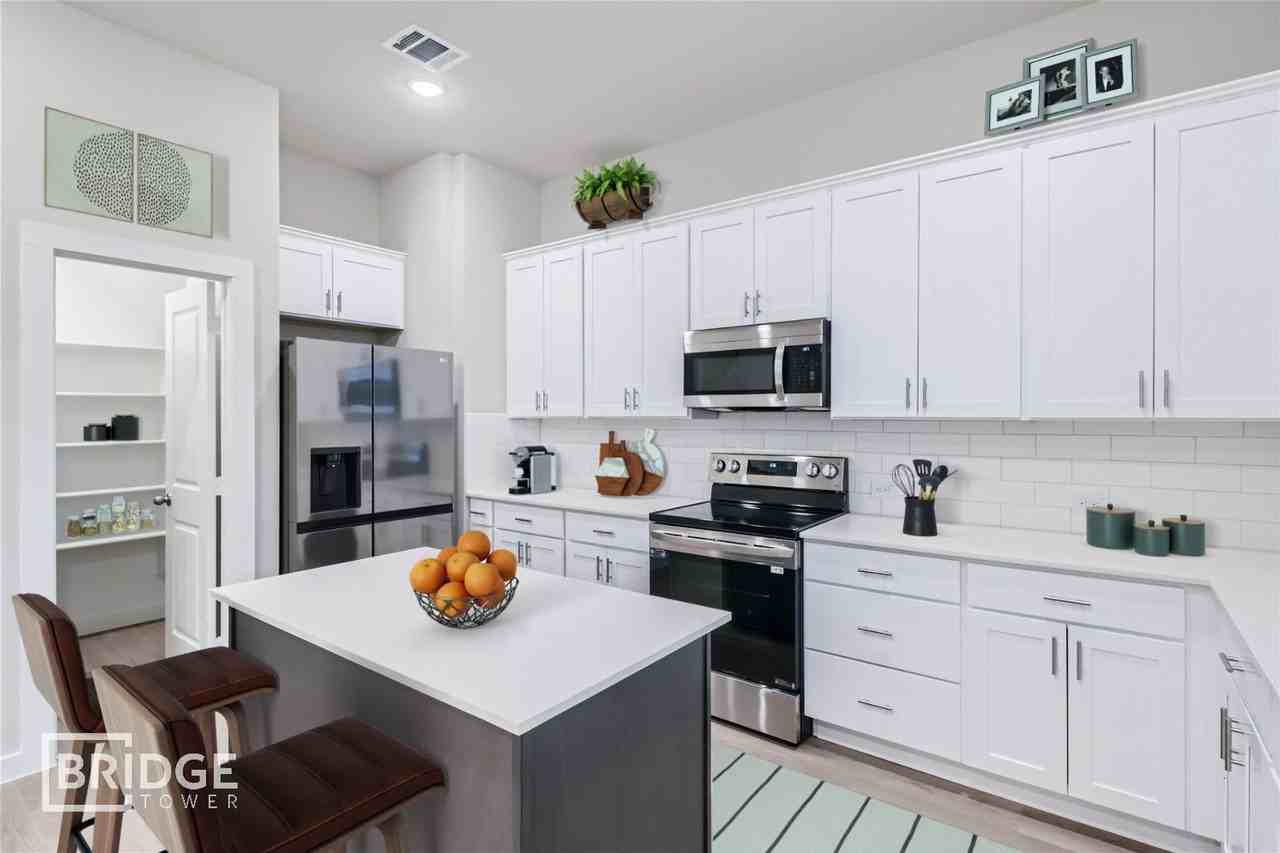 2205 Kincaid Ln - Photo 3 of 16