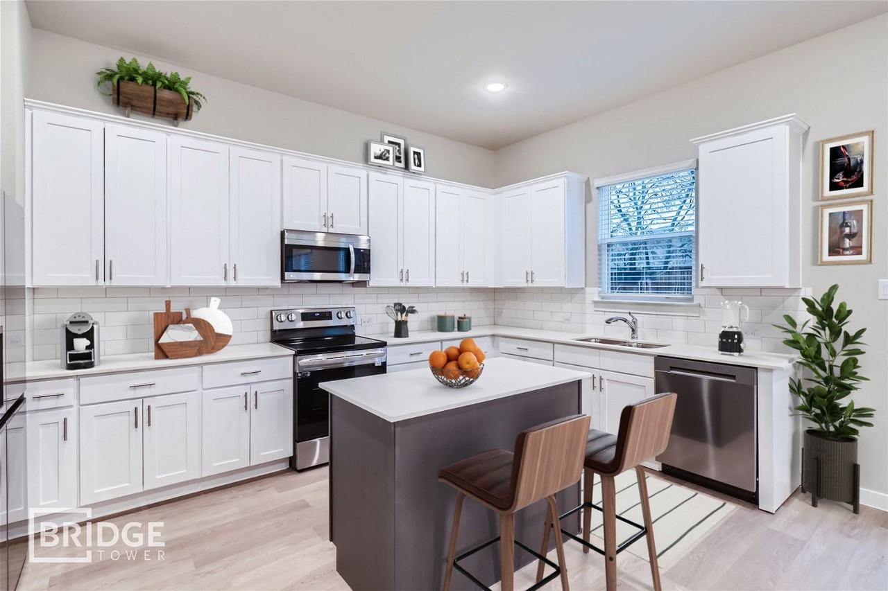 2205 Kincaid Ln - Photo 4 of 16