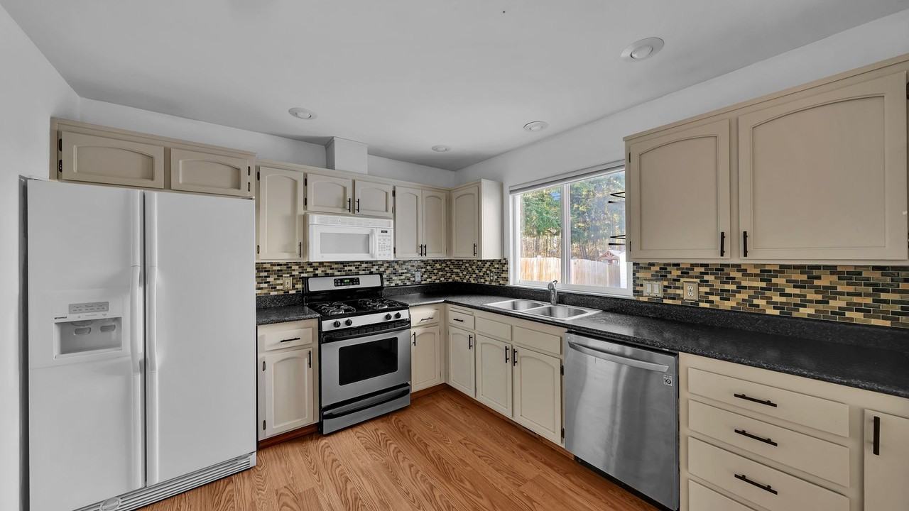 713 Sw Puffin St - Photo 5 of 11