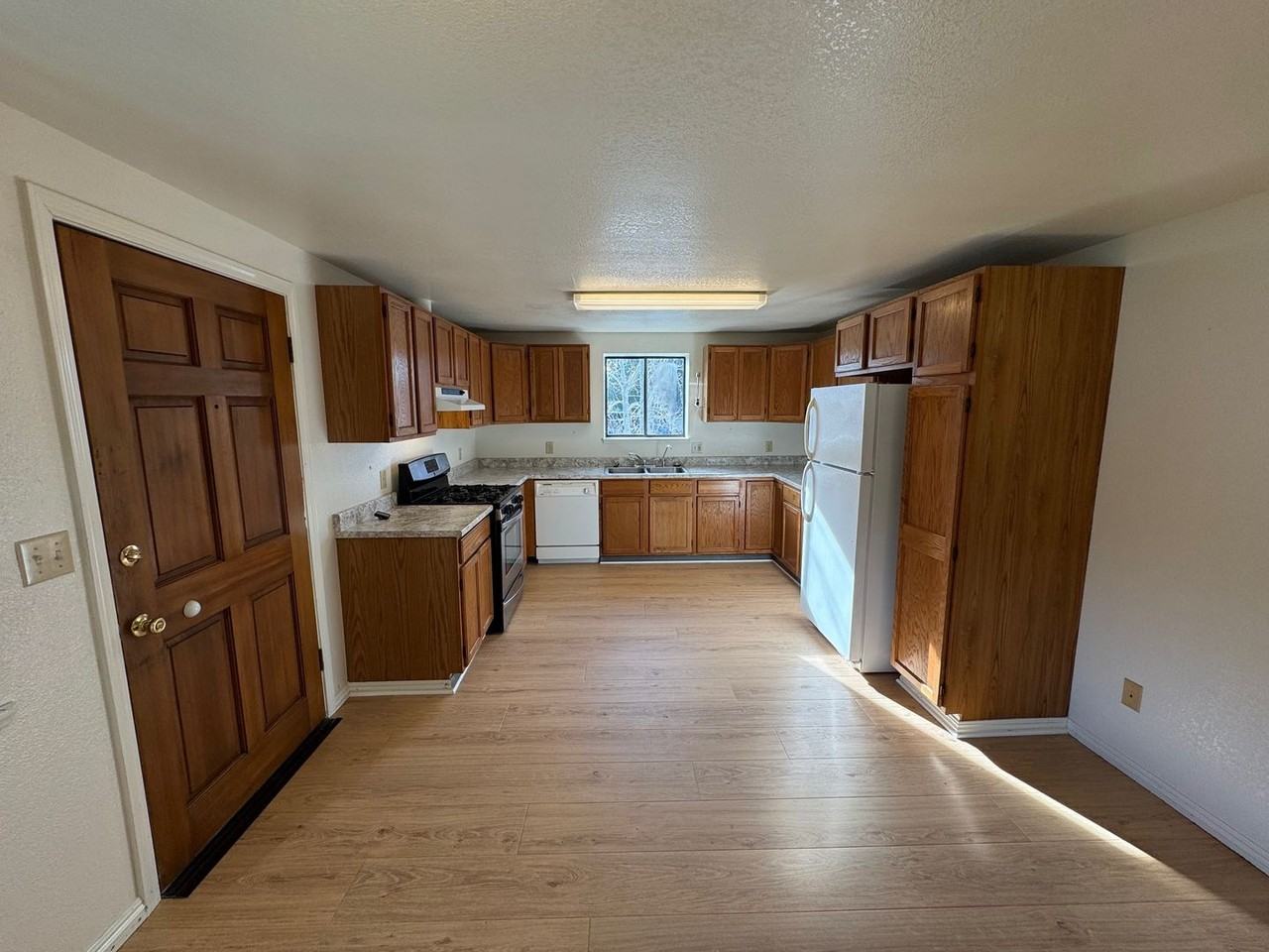 2362 Redwood St - Photo 3 of 18
