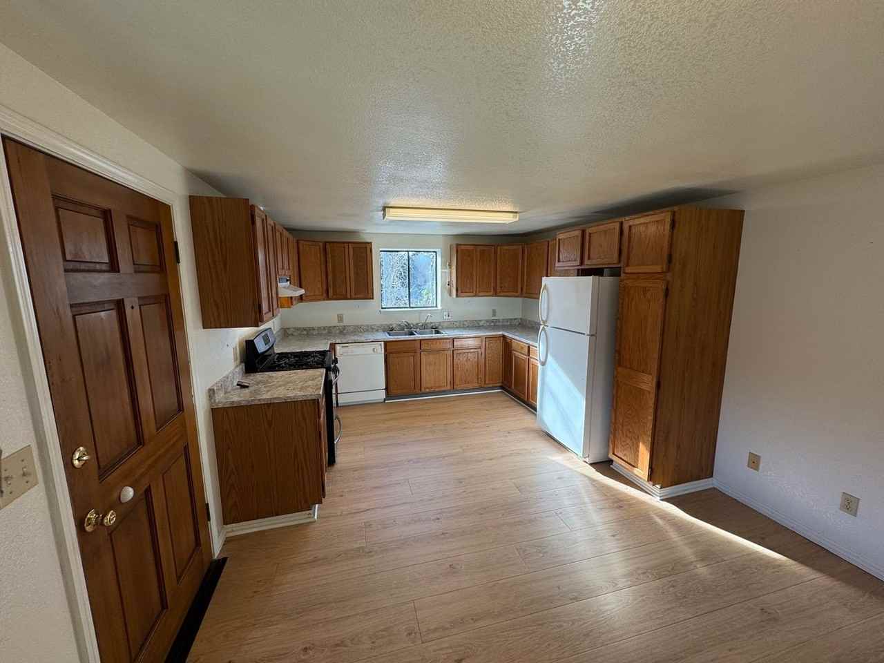 2362 Redwood St - Photo 4 of 18