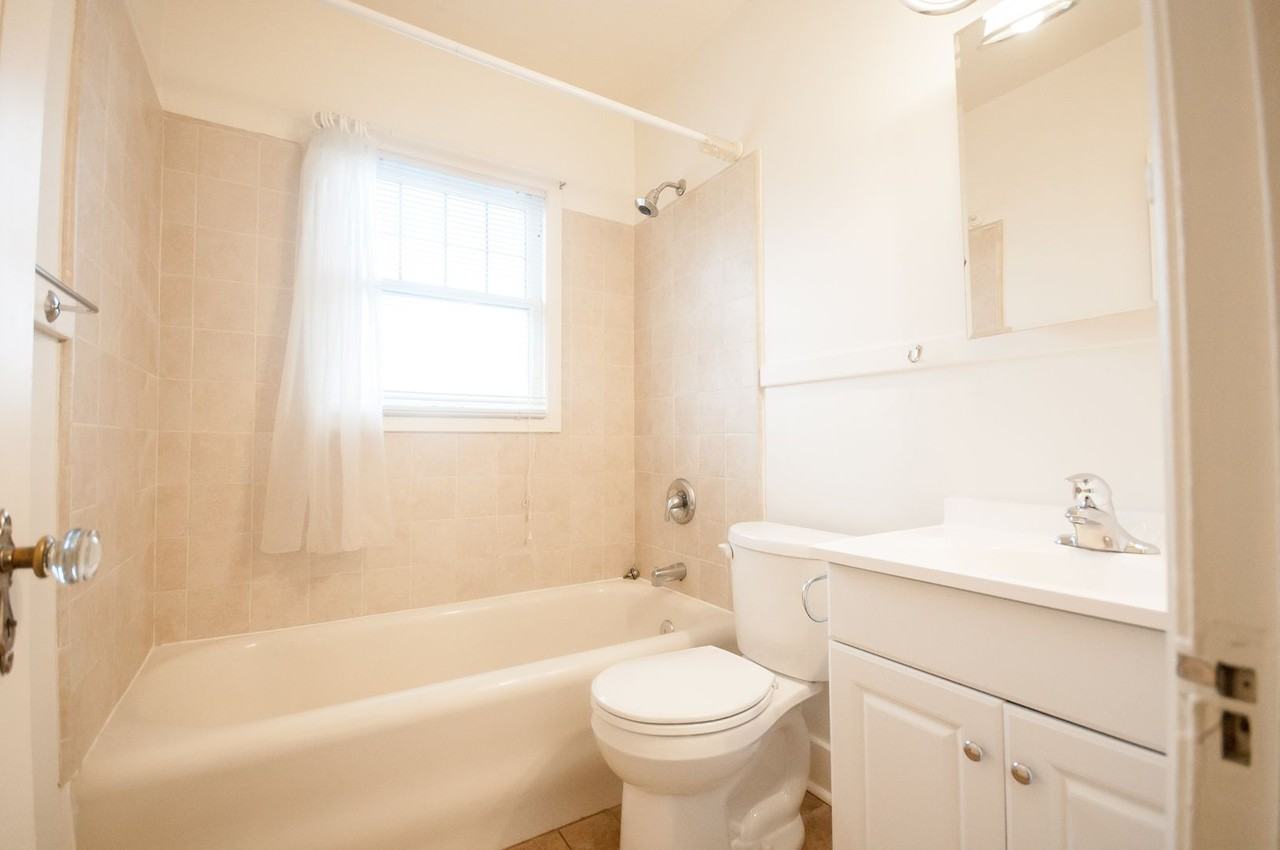 2308 Minor Ave E (112) - Photo 2 of 5