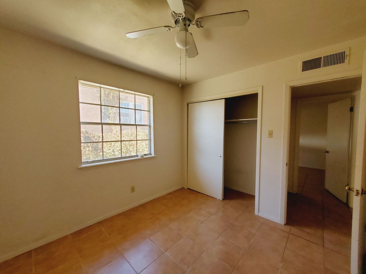 3148 Federal Ave - Photo 3 of 8