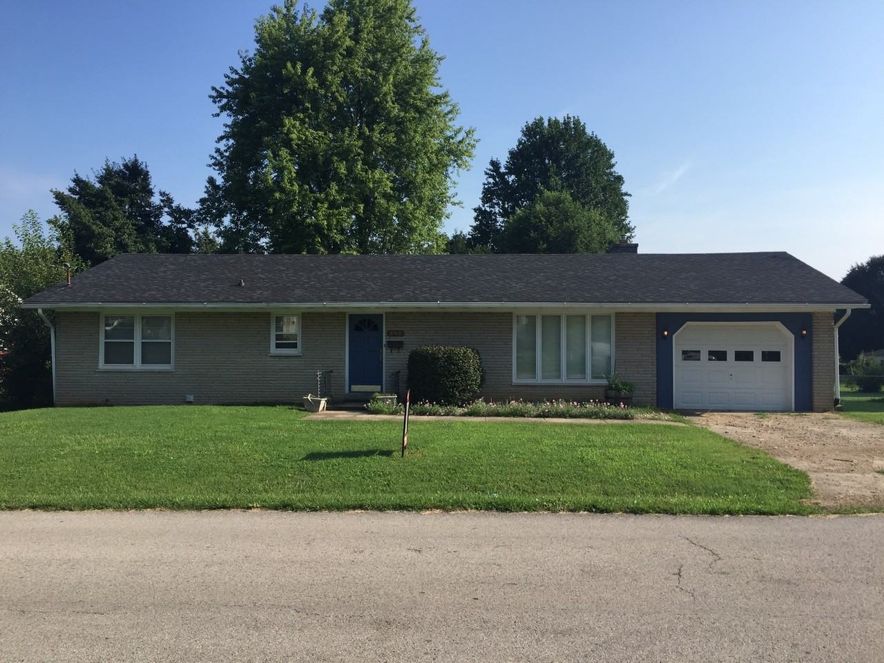 345 W Maple Ave - Photo 3 of 50