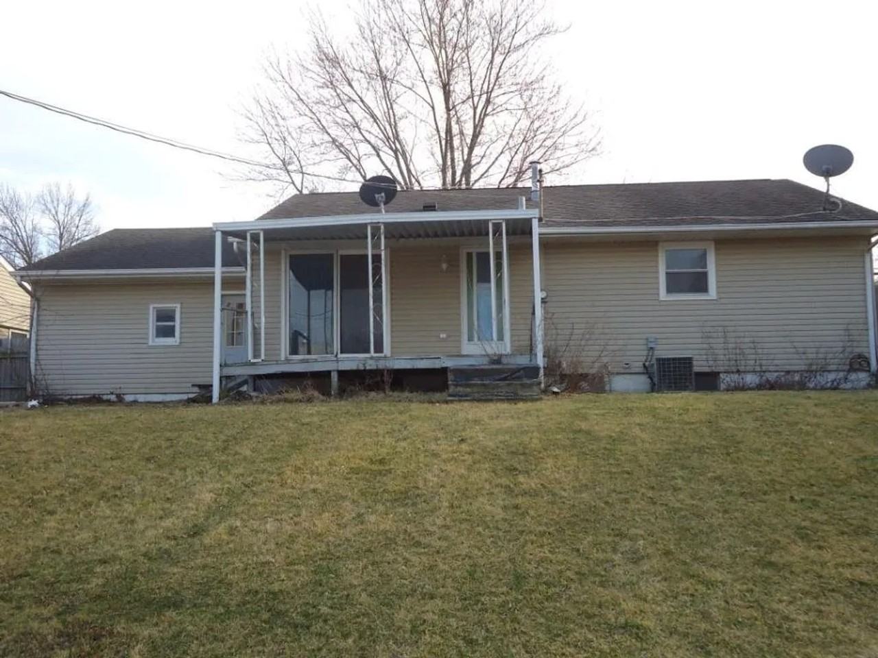 525 11th Ave W - Photo 2 of 13