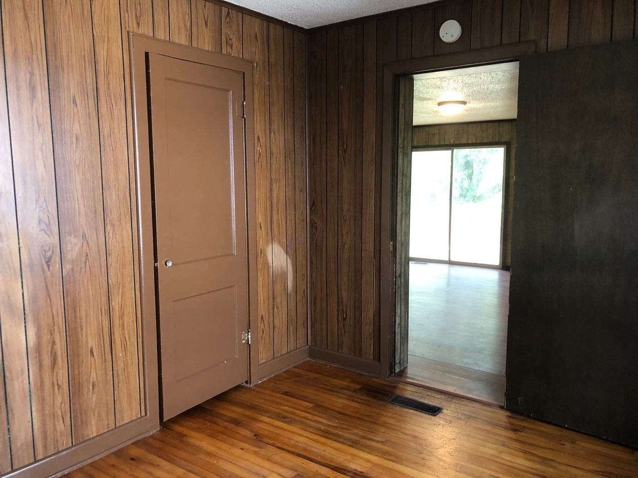 1509 W 36th St - Photo 5 of 20