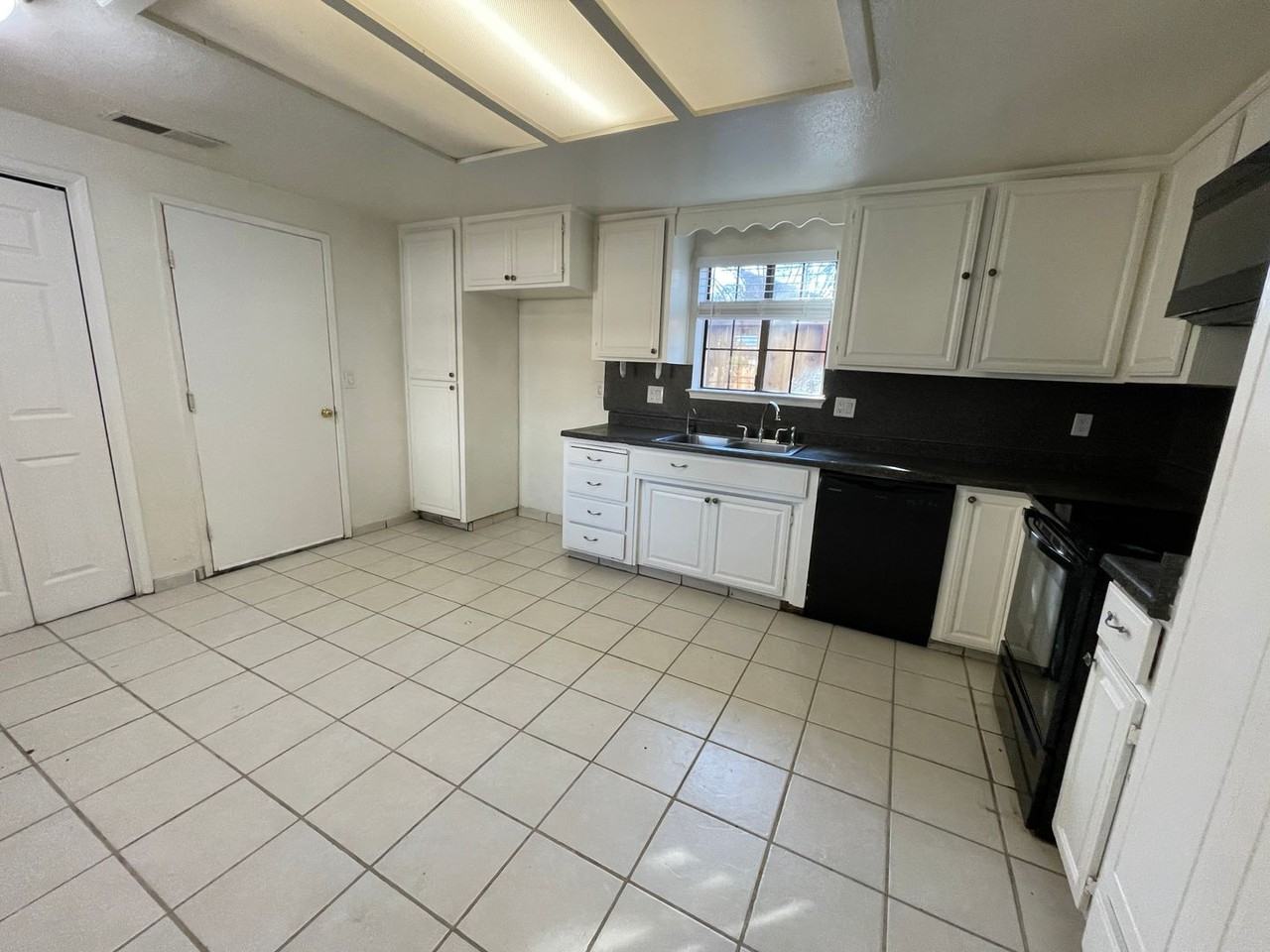 581 Ledwith Ct - Photo 6 of 22