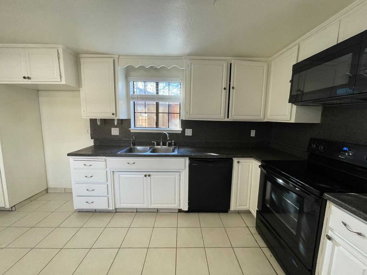 581 Ledwith Ct - Photo 7 of 22
