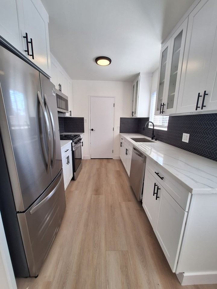 4410 Avocado St. - Photo 3 of 22