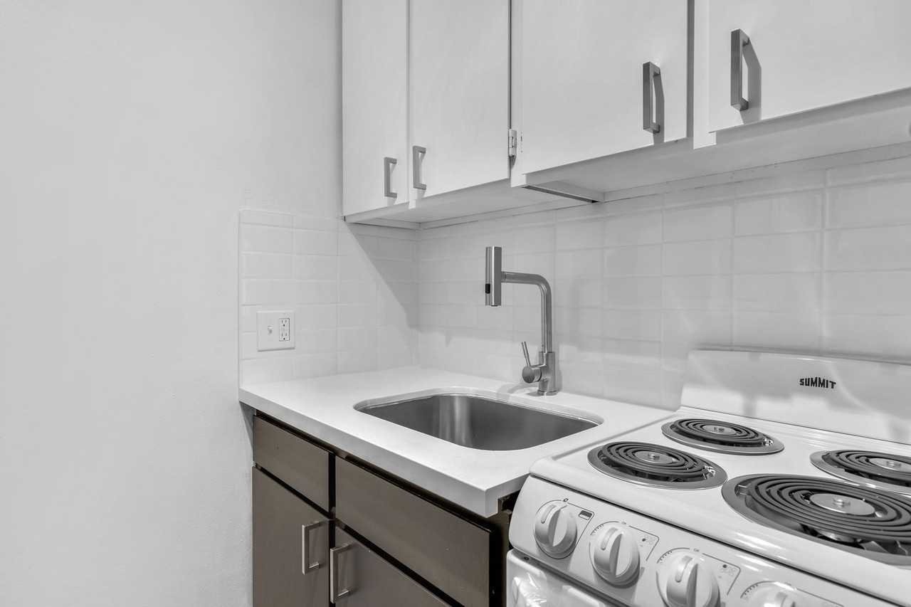 Gilmore Apts - Photo 4 of 8