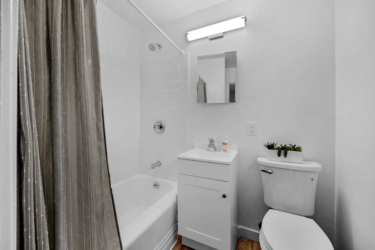 Gilmore Apts - Photo 7 of 8