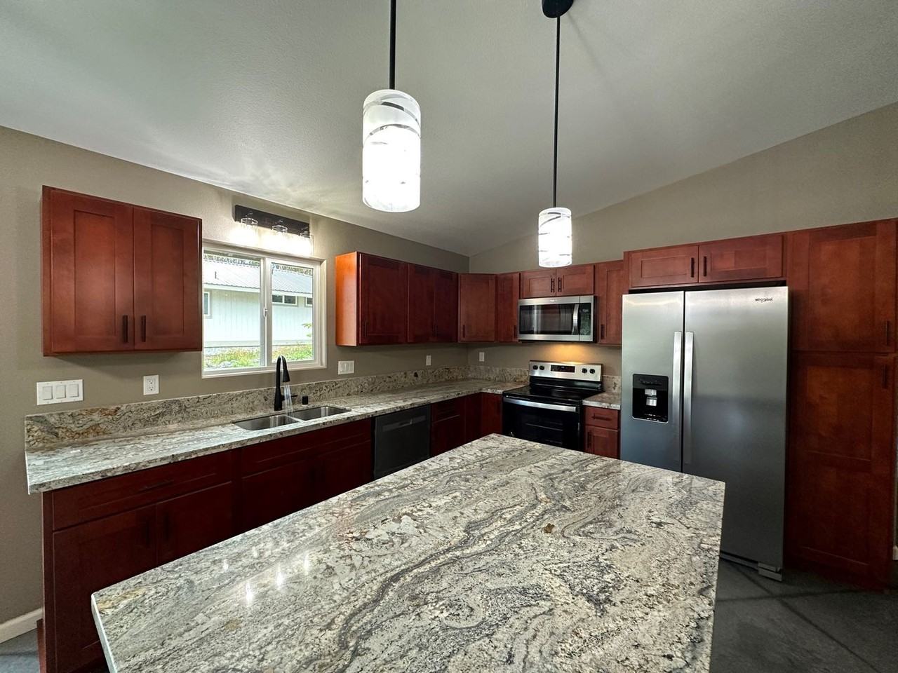 11-3913 Liona St - Photo 2 of 12