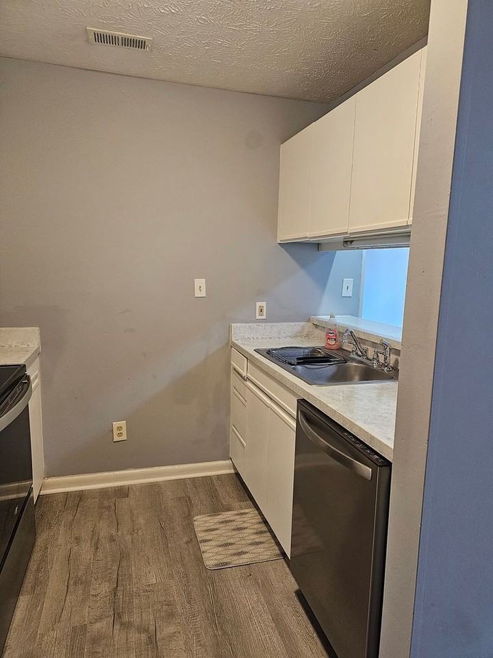 672 Bartons Landing Pl #1 - Photo 7 of 14