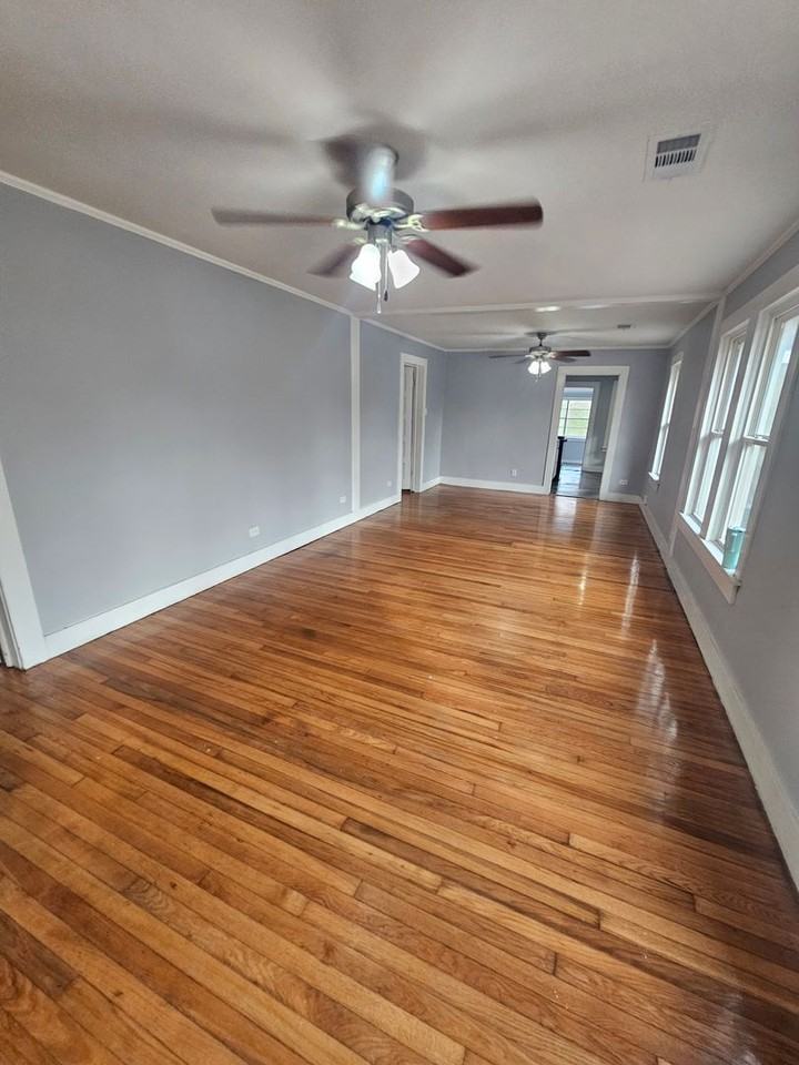 735 Floyd St - Photo 3 of 25