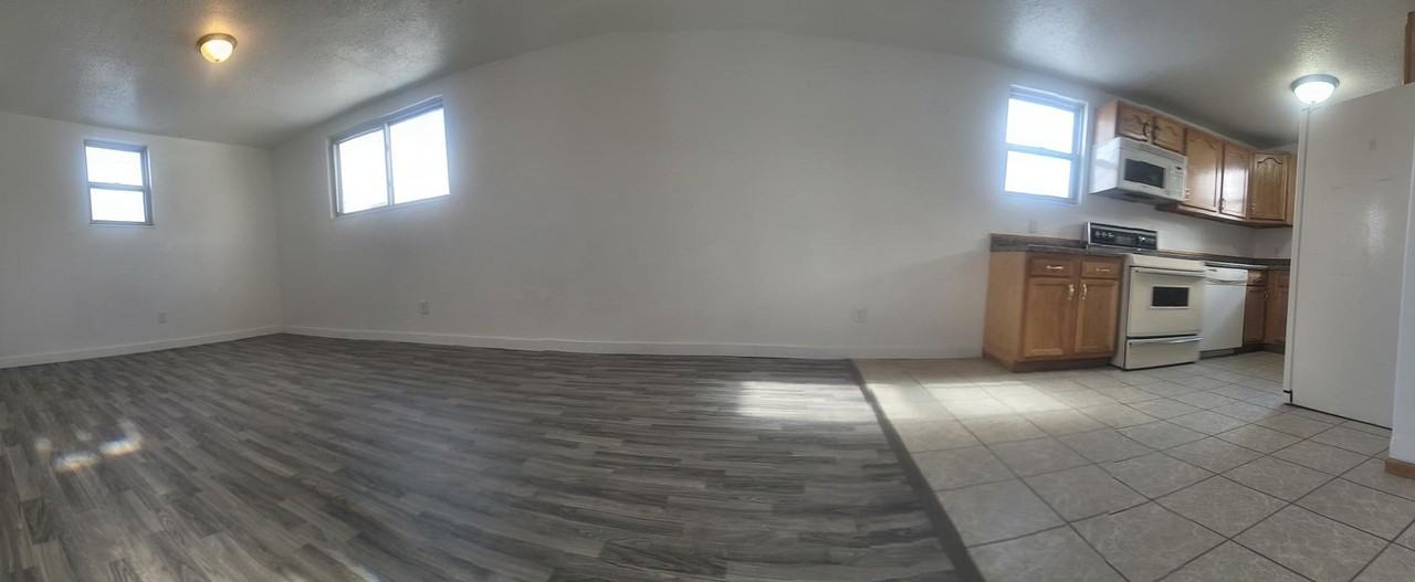 306 S Main Ave - Photo 3 of 11