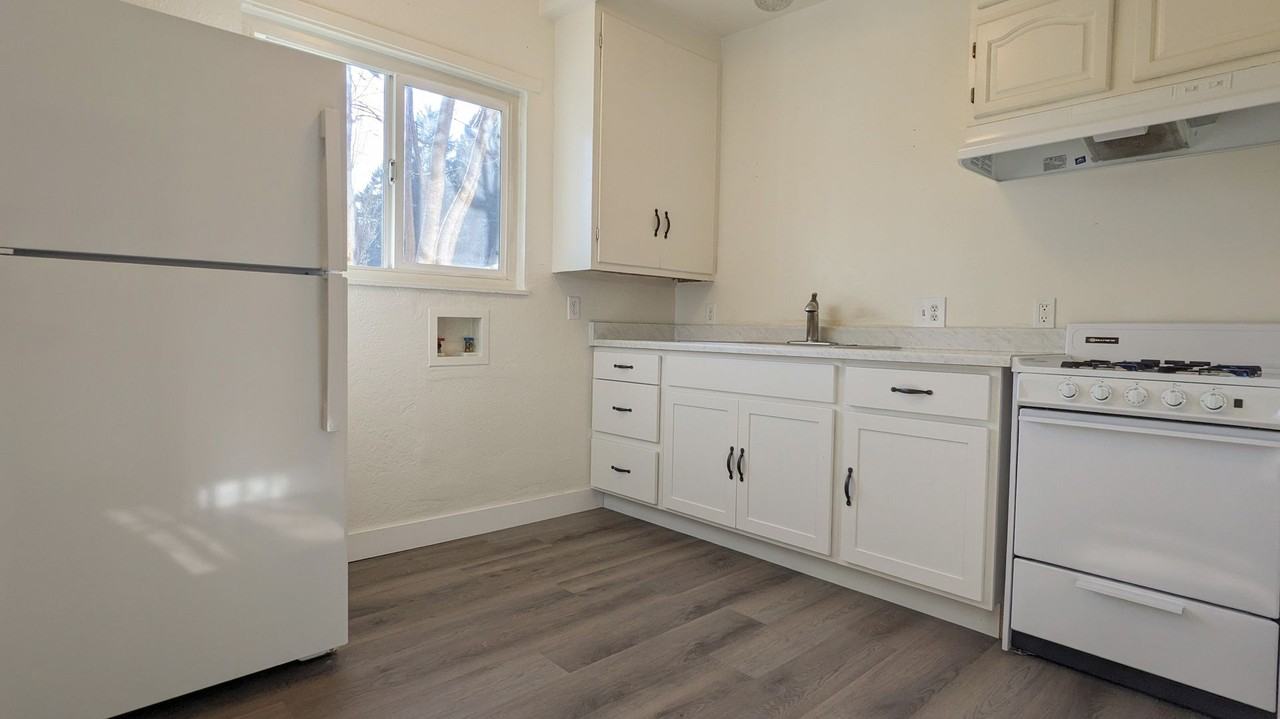 3983 T St - Photo 3 of 10