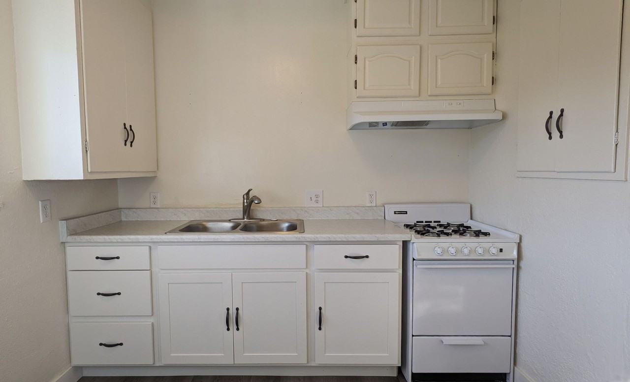 3983 T St - Photo 4 of 10