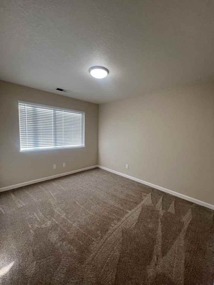 209 Usher Dr - Photo 2 of 12